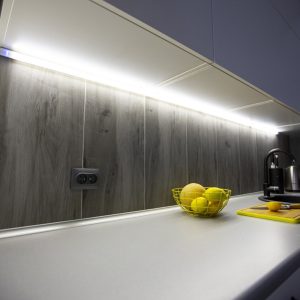 Barra Led Angolare su misura da 40cm a 200cm con touch e alimentatore
