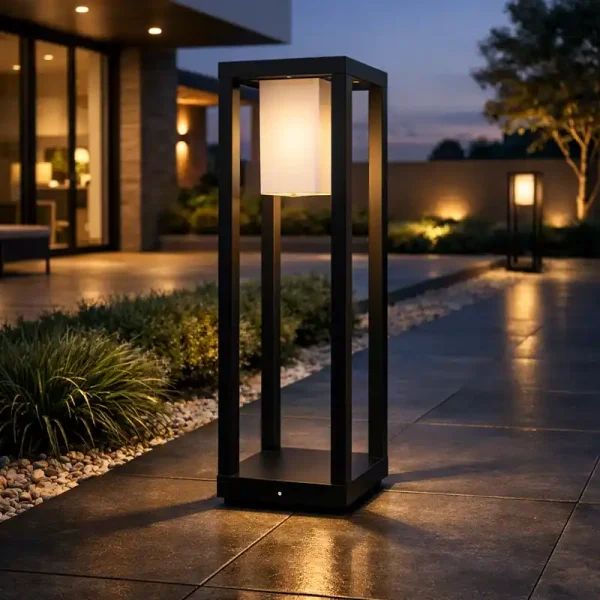Lampione da Giardino E27 H60cm IP65 nero installato in spazio esterno