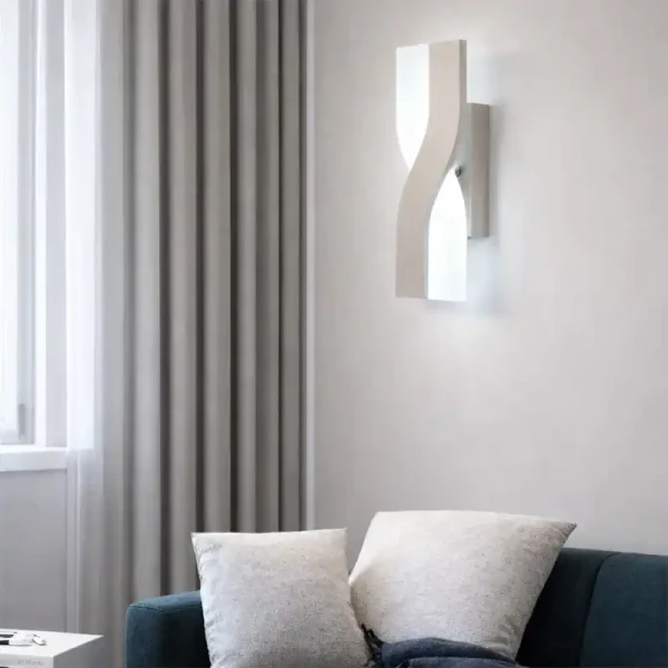 Applique da parete LED Treccia 6W CCT 480lm IP20 AQ36-OS3C installato in camera da letto